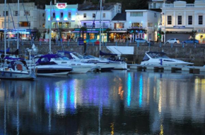 Lovers Retreat - Stunning marina and harbour views with very large balcony and luxury accommodation at Harbour Lights